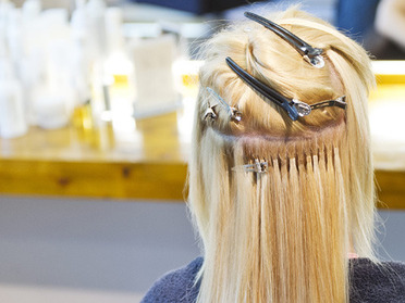 Der Mix aus unterschiedlichen Blondtönen ist hier gut zu sehen. So entsteht diese faszinierend natürliche Wirkung... :  (&copy; &copy; Great Lengths)