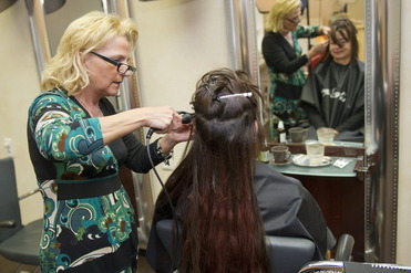 durch eine Haarverlängerung, wird das Eigenhaar geschont:  (&copy; &copy; Great Lengths)