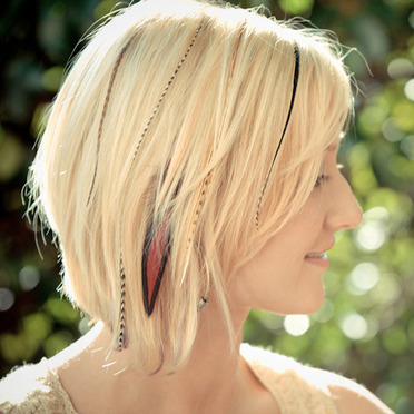 Ein echter Hingucker- die neuen Feather Charms: Überraschen Sie sich und Ihre Freunde mit einem neuen Look- den Feather Charms (&copy; &copy; fineFEATHERHEADS)