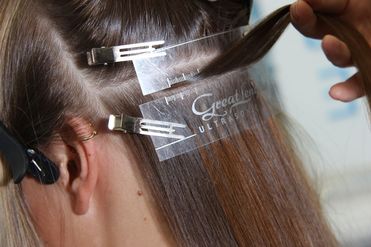 Schablonen helfen beim setzen der Bondings: Galagewinnerin Heidi (&copy; &copy; Great Lengths)