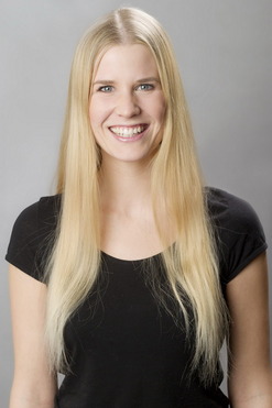 Vorherbild: Als echte Blondine hat Marlene sehr feines Haar. (&copy; &copy; Great Lengths)