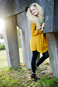 Variantenreichtum: Marlene freut sich über unzählige Stylingvarianten dank Haarverdichtung. (&copy; &copy; Great Lengths)