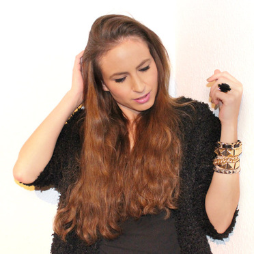 Donna J. Nova, 125 Strähnen mit 45 cm Länge:  (&copy; &copy; Great Lengths)