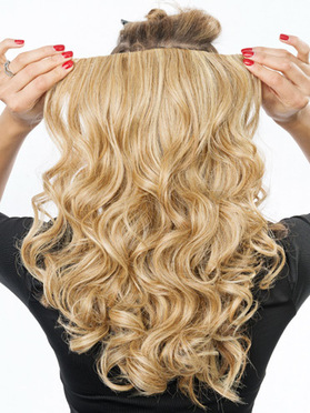 Einsetzen der Wavy Extension:  (&copy; &copy; Great Lengths)