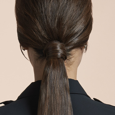 Anabell mit eingesetztem Haarteil, Sujet 1329 :  (&copy; &copy; Great Lengths)