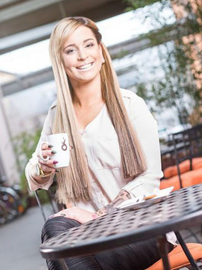 Steffi mit der neuen alltagstauglichen Frisur:  (&copy; &copy; Great Lengths)