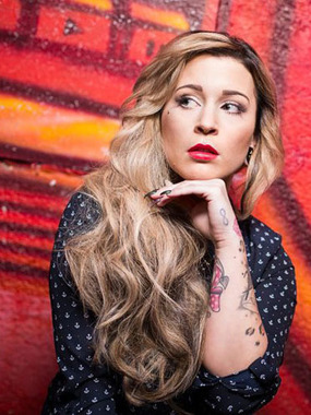 Steffi alias Pepper van Hyvest mit tollem Styling:  (&copy; &copy; Great Lengths)