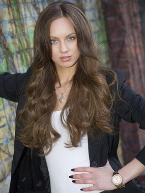 Kashia mit neuer Lockenpracht:  (&copy; &copy; Great Lengths)