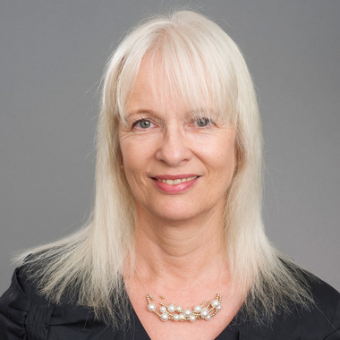 Vor der Haarverdichtung war Marias Haar sehr dünn und fein:  (&copy; &copy; Great Lengths)