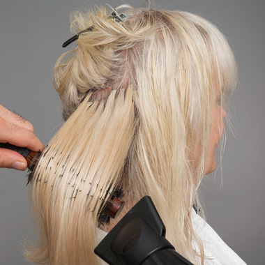 Fönen ...:  (&copy; &copy; Great Lengths)