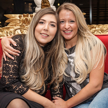 Viviane und Larissa:  (&copy; &copy; Great Lengths)