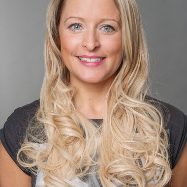 Wundervolle Locken für Viviane:  (&copy; &copy; Great Lengths)