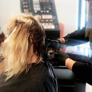 Neue Farbe für Nadja's Haare:  (&copy; &copy; Great Lengths)