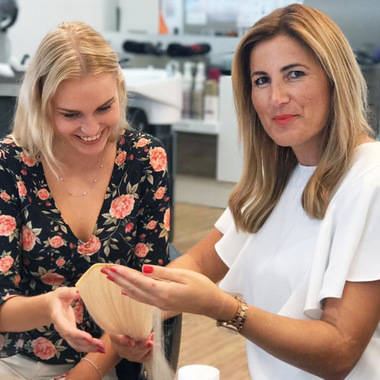 Nadja beim Beratungsgespräch:  (&copy; &copy; Great Lengths)