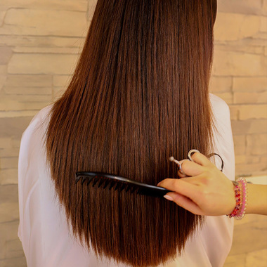 Die Haare lassen sich leicht kämmen und fallen ganz natürlich:  (&copy; &copy; Great Lengths)