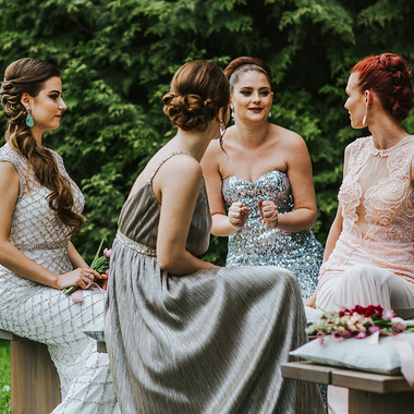 Auch die Brautjungfern haben die Haare schön:  (&copy; &copy; Blitzkneisser)