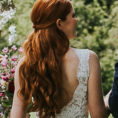 halb offen, halb hochgesteckt, einer der Trends im Frühjahr 2018 :  (&copy; &copy; Blitzkneisser)