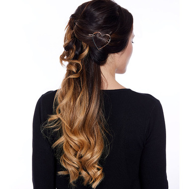 Mit den ultraflachen und unsichtbaren Bondings sind auch Zopf- und Hochsteckfrisuren möglich:  (&copy; &copy; Great Lengths)