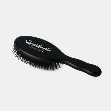 ACCA KAPPA Black Brush Oval (&copy; Great Lengths)