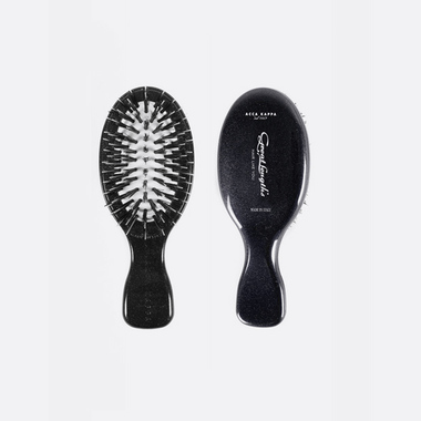 ACCA KAPPA BRUSH SMALL (&copy; Great Lengths)