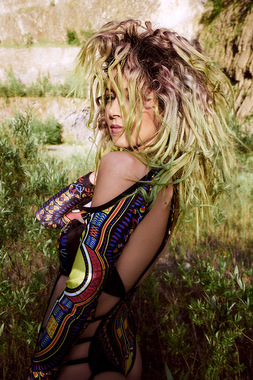 LOOK 5 - P1060596 RG:  (&copy; &copy; Great Lengths)