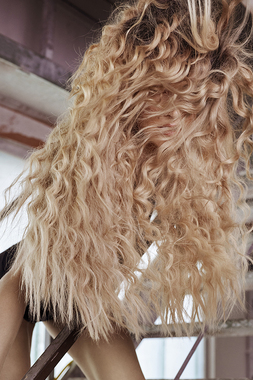 LOOK 9 - GL13693:  (&copy; &copy; Great Lengths)