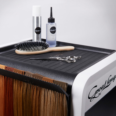 Die neue Workstation! Platz für Pflege und Zubehör (&copy; Great Lengths)