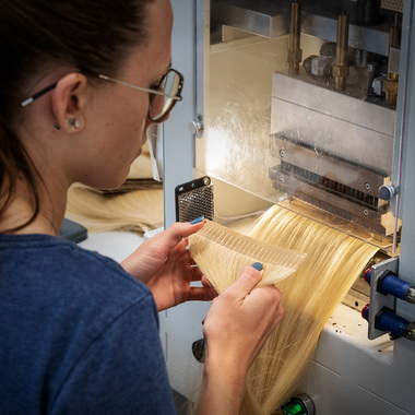 Bondings werden gepresst:  (&copy; &copy; Great Lengths)