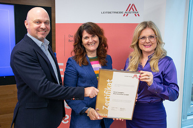Verleihung des Zertifikates (&copy; cityfoto/Roland Pelzl)