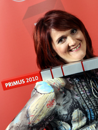 Great Lengths gewinnt Primus 2010 - Anita Lafer mit Preis (&copy; Kleine Zeitung)