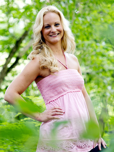 Hochwertige Extensions erkennt man an der vollkommen natürlichen Ausstrahlung der Haare... und an der Zufriedenheit der Trägerin... (&copy; Great Lengths)