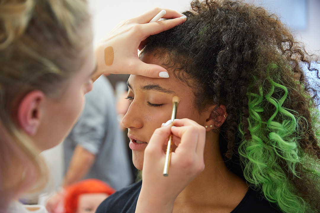 Backstage _JOE0303.jpg (&copy; Great Lengths)