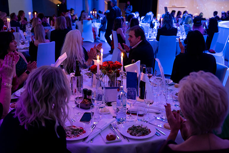 Gala Abend - 221030-GL-my_first_experience-786 (&copy; Great Lengths)