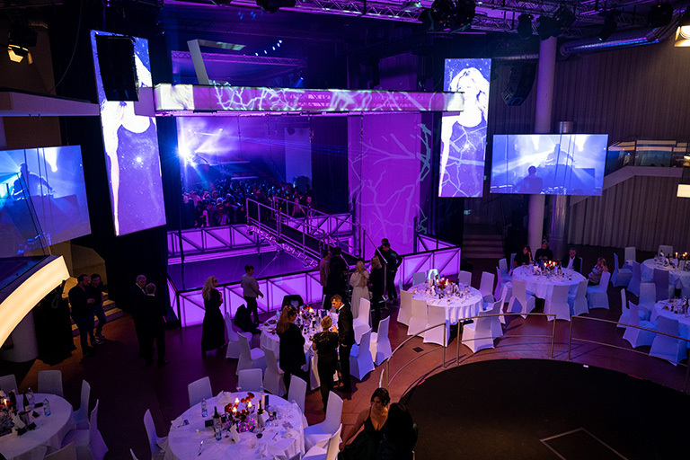 Party bis tief in die Nacht - 221030-GL-my_first_experience-1403 (&copy; Great Lengths)