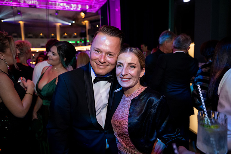 Party bis tief in die Nacht - 221030-GL-my_first_experience-1562 (&copy; Great Lengths)