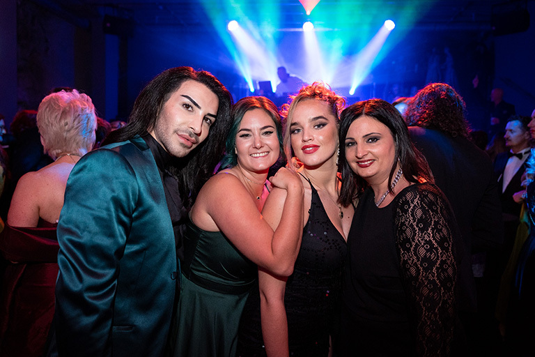 Party bis tief in die Nacht - 221030-GL-my_first_experience-1568 (&copy; Great Lengths)