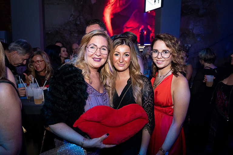 Party bis tief in die Nacht - 221030-GL-my_first_experience-1599 (&copy; Great Lengths)