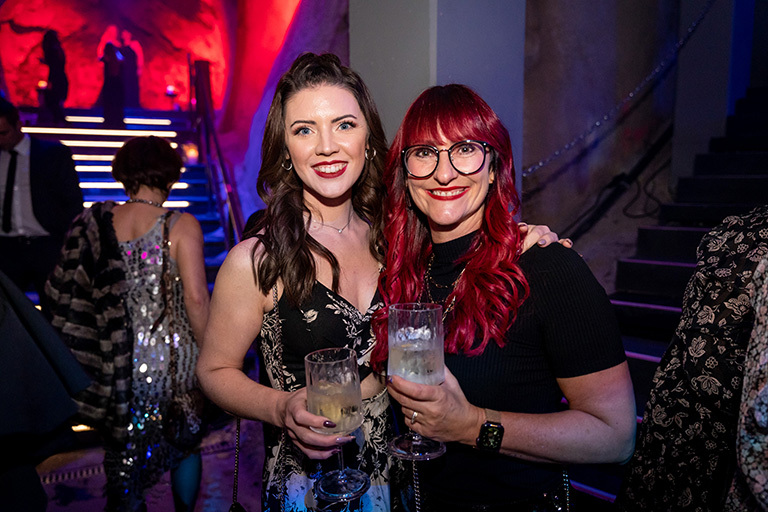 Party bis tief in die Nacht - 221030-GL-my_first_experience-1609 (&copy; Great Lengths)