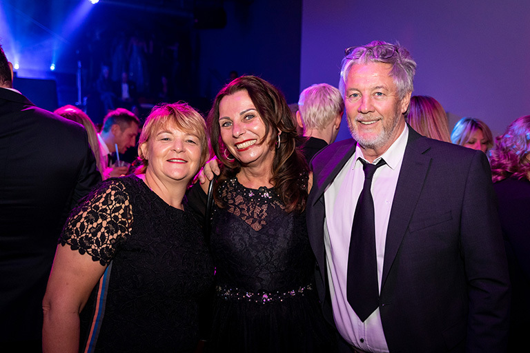 Party bis tief in die Nacht - 221030-GL-my_first_experience-1621 (&copy; Great Lengths)