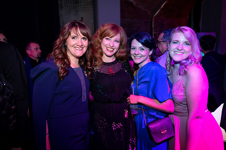 Party bis tief in die Nacht - 221030-GL-my_first_experience-1630 (&copy; Great Lengths)