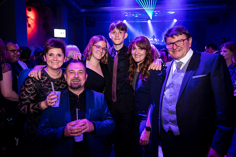 Party bis tief in die Nacht - 221030-GL-my_first_experience-1635 (&copy; Great Lengths)