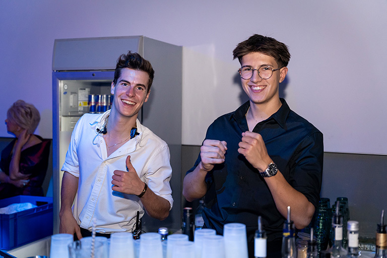 Party bis tief in die Nacht - 221030-GL-my_first_experience-1677 (&copy; Great Lengths)