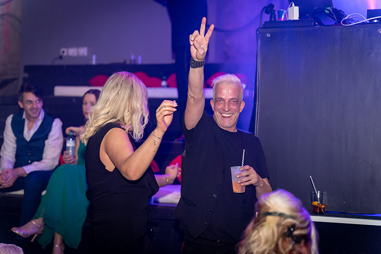 Party bis tief in die Nacht - 221030-GL-my_first_experience-1681 (&copy; Great Lengths)