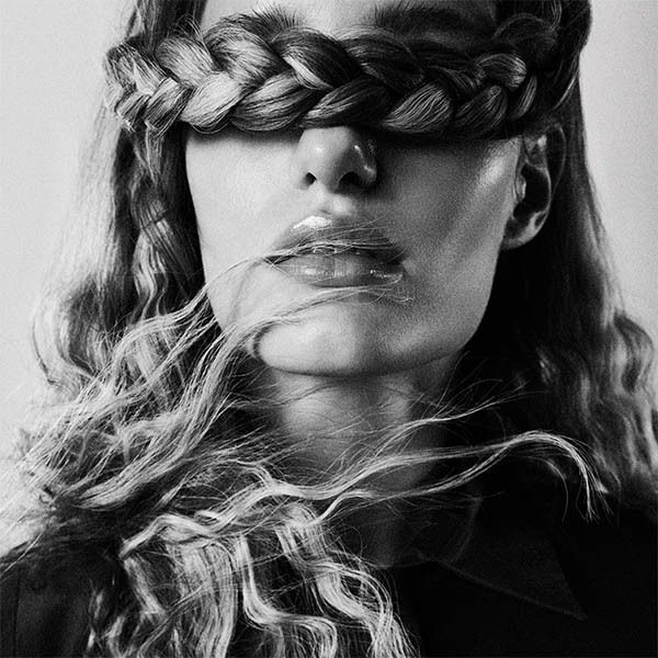 Beyond Classic Beauty q-05 (&copy; Great Lengths)